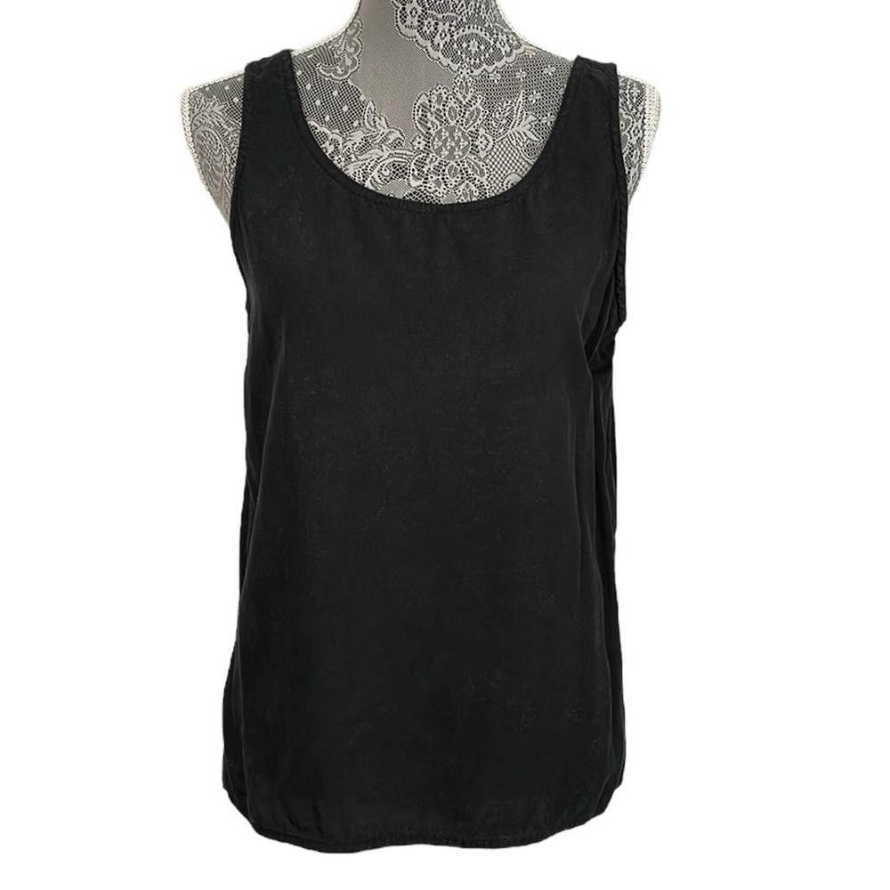 Liz Sport Size Medium black rayon scoop neck blouse tank top. EUC